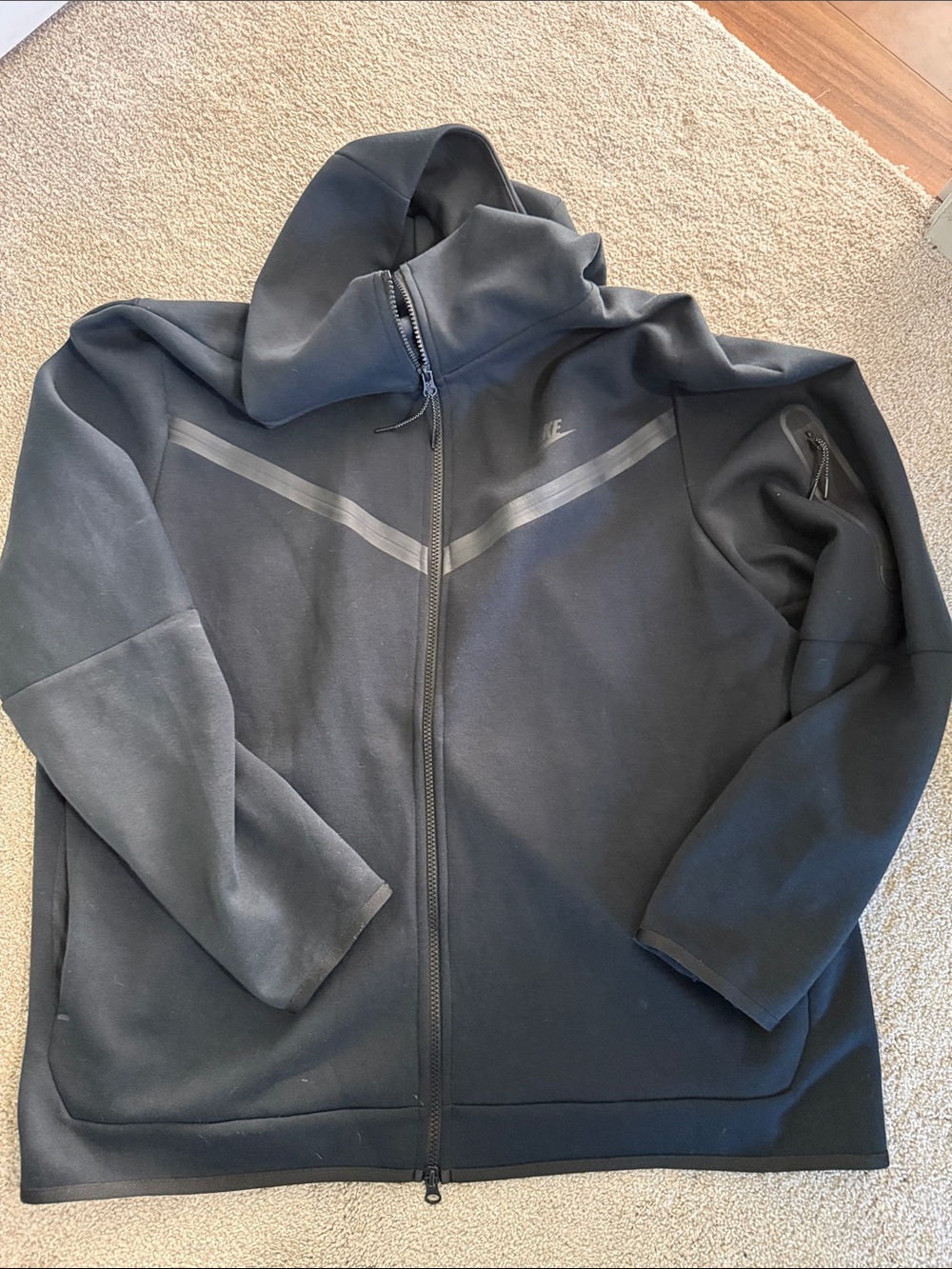Nike Men’s Black Full-Zip Hooded Performance Jacket with Chevron Detail